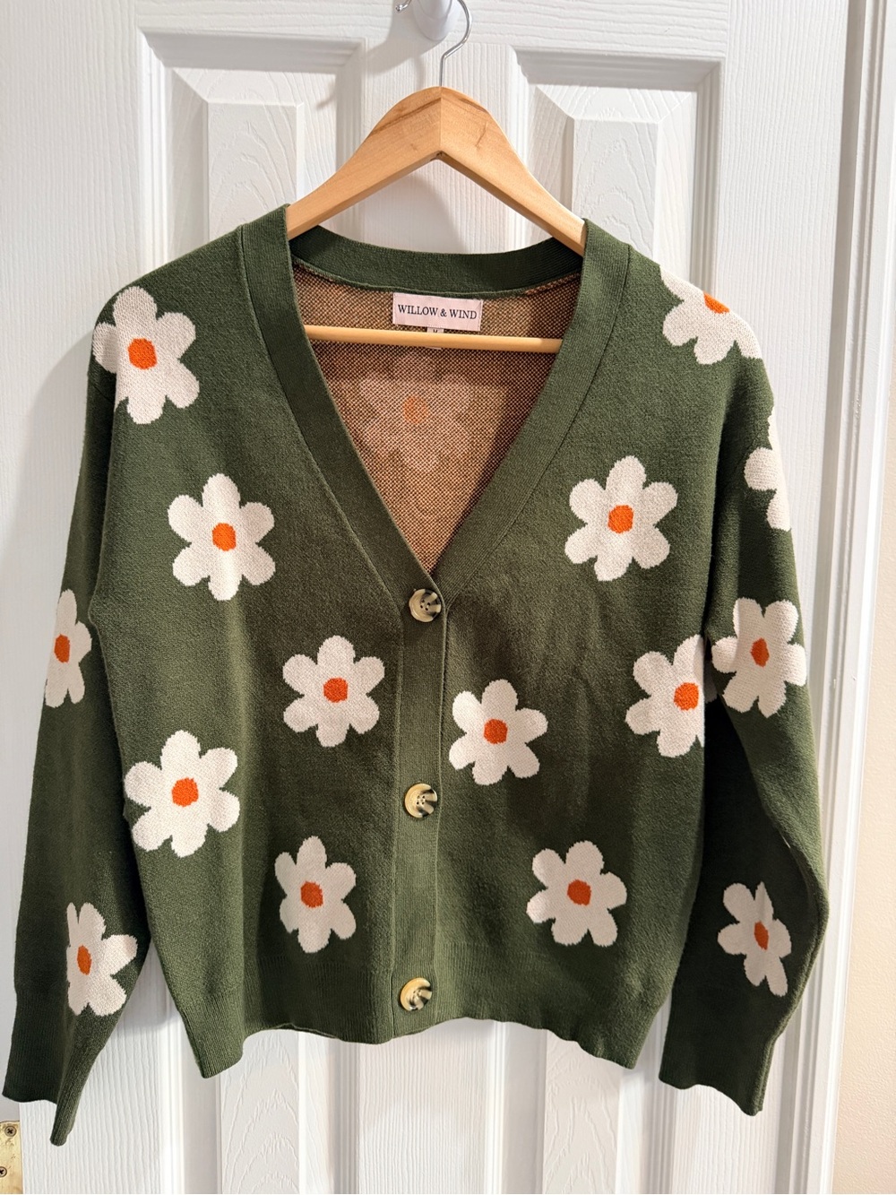 Willow & Wind NWOT Olive Daisy Knit Cardigan Sweater - White & Orange Floral M - Picture 2 of 8